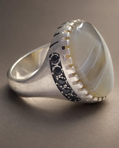 White Rampart Banded Agate Ring, sterling silver and Yemeni agate, view 1