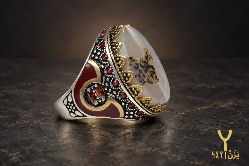 Yemeni agate ring with enamel and gold accents